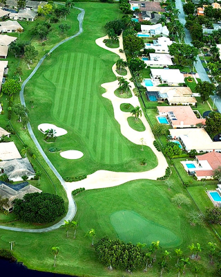 Illustration for article titled Old Lady Drives Car Onto Golf Course During U.S. Open Qualifier